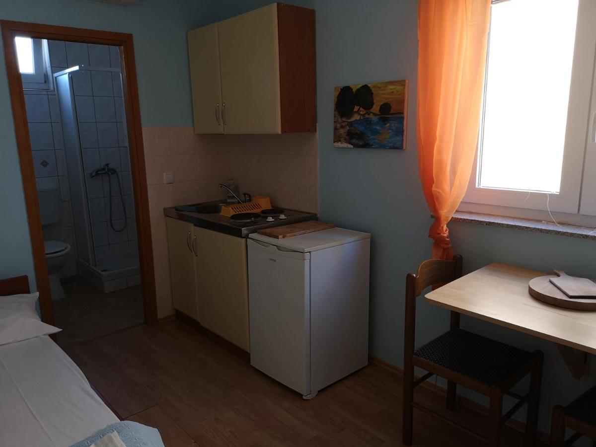 Apartments With A Parking Space Lopar, Rab - 16680 Экстерьер фото