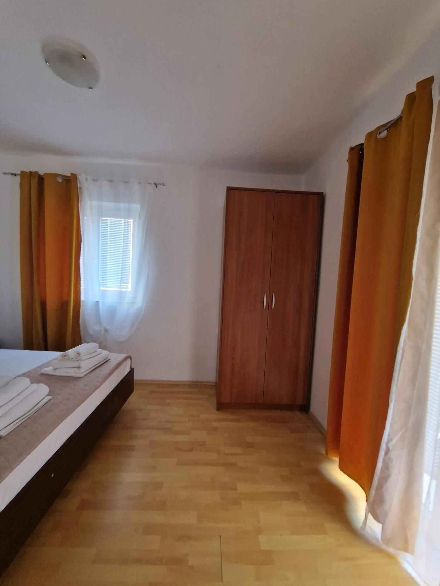 Apartments With A Parking Space Lopar, Rab - 16680 Номер фото