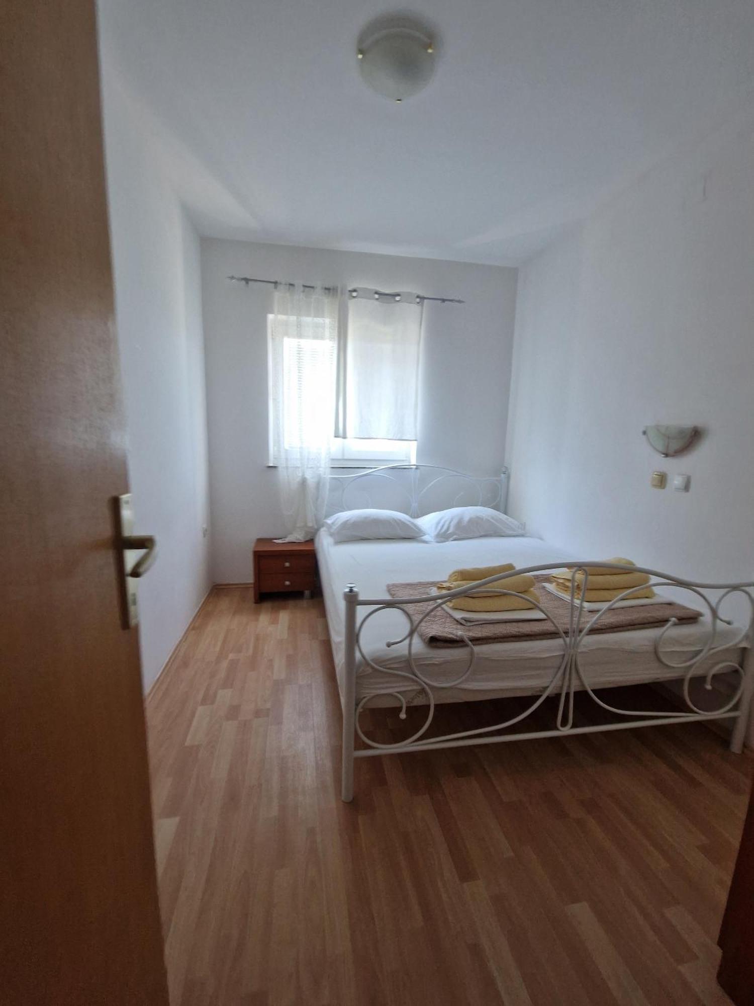 Apartments With A Parking Space Lopar, Rab - 16680 Экстерьер фото